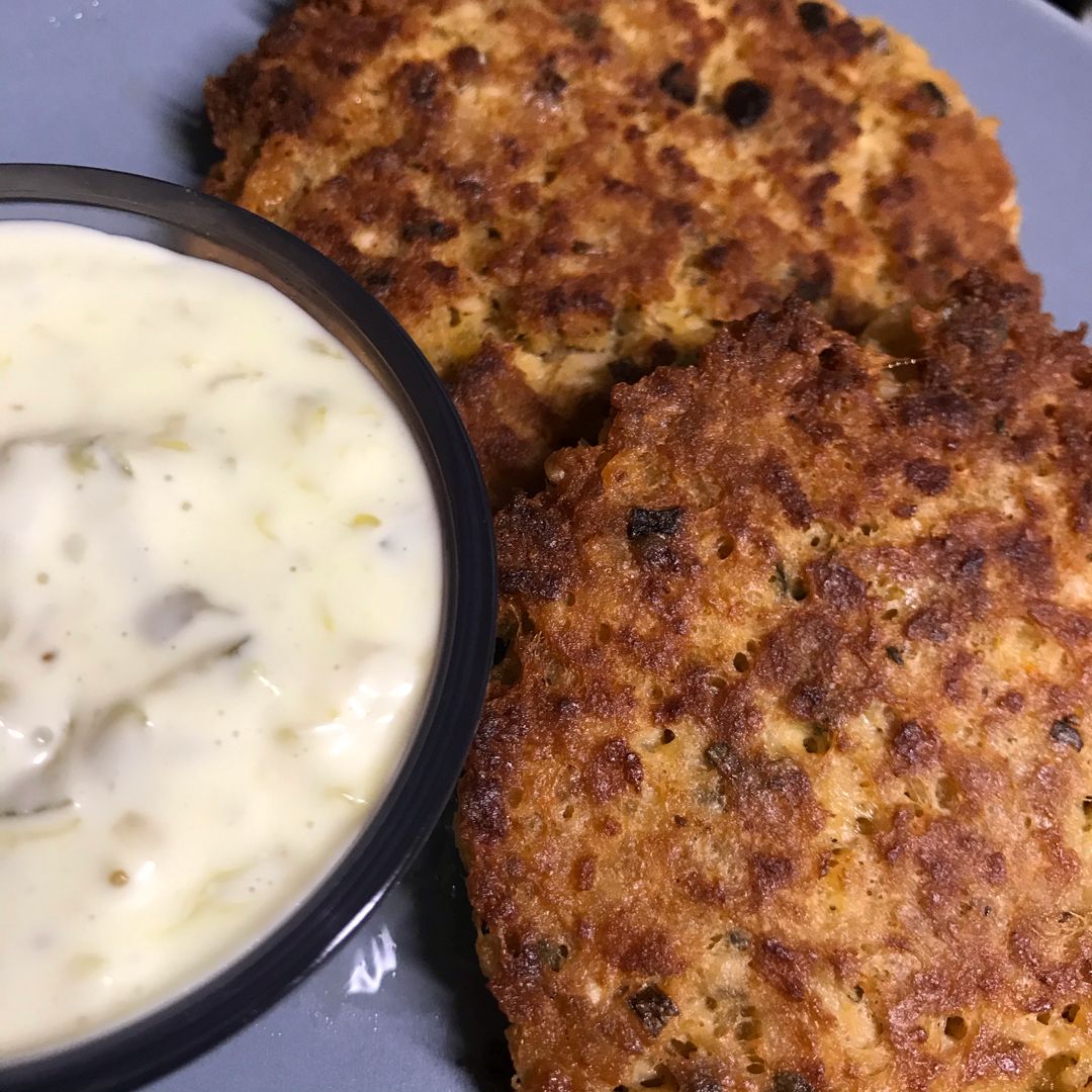 OLD BAY SALMON CAKES – Miss Cooker